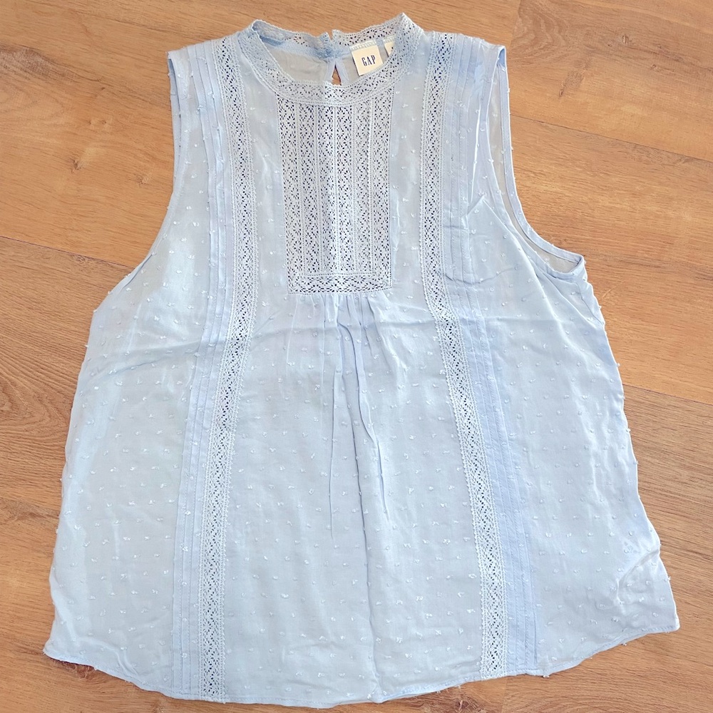 Gap swiss dot sleeveless blouse
